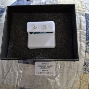 Sterling Silver Moissanite Stud Earrings - Clear